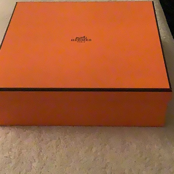 Authentic New  Hermes Gift Box 7,5x7,5x2 - Picture 3 of 5